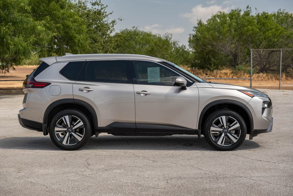 Used 2024 Nissan Rogue SL FWD image 9