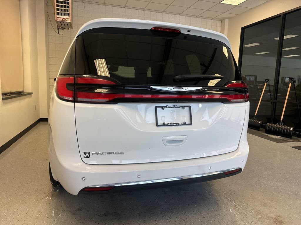 Used 2023 Chrysler Pacifica Touring-L FWD image 44
