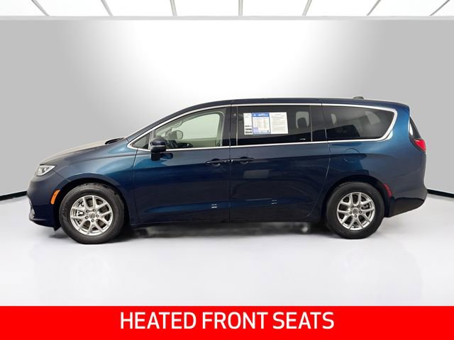 Used 2023 Chrysler Pacifica Touring-L image 2