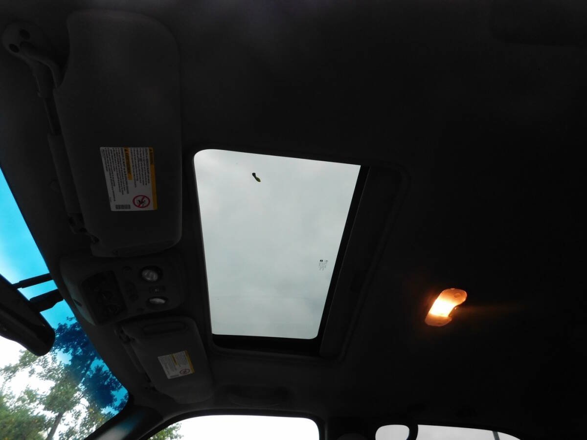 Used 2001 Chevrolet Tahoe LT w/ LT Preferred Equipment Group AWD/4WD image 19