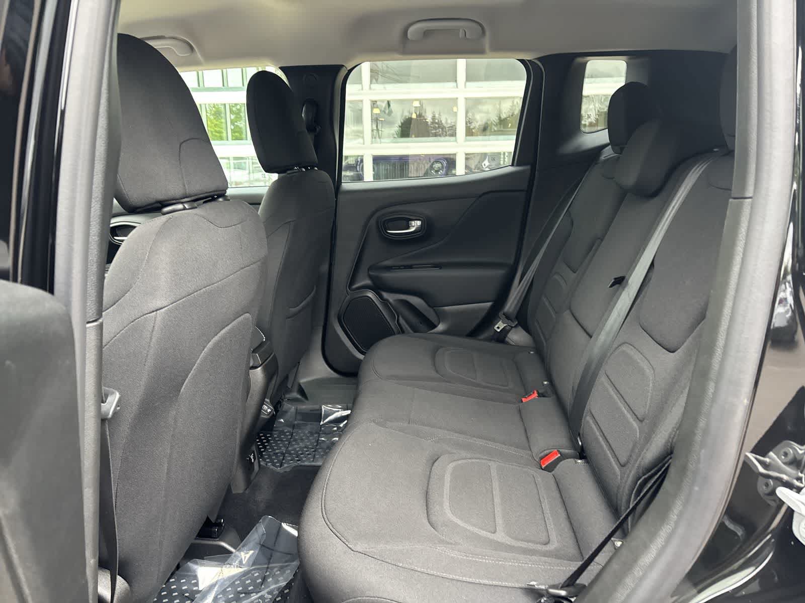 Certified 2022 Jeep Renegade Latitude w/ Convenience Group AWD/4WD image 7