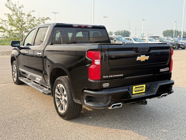 Used 2022 Chevrolet Silverado 1500 High Country w/ Technology Package image 8