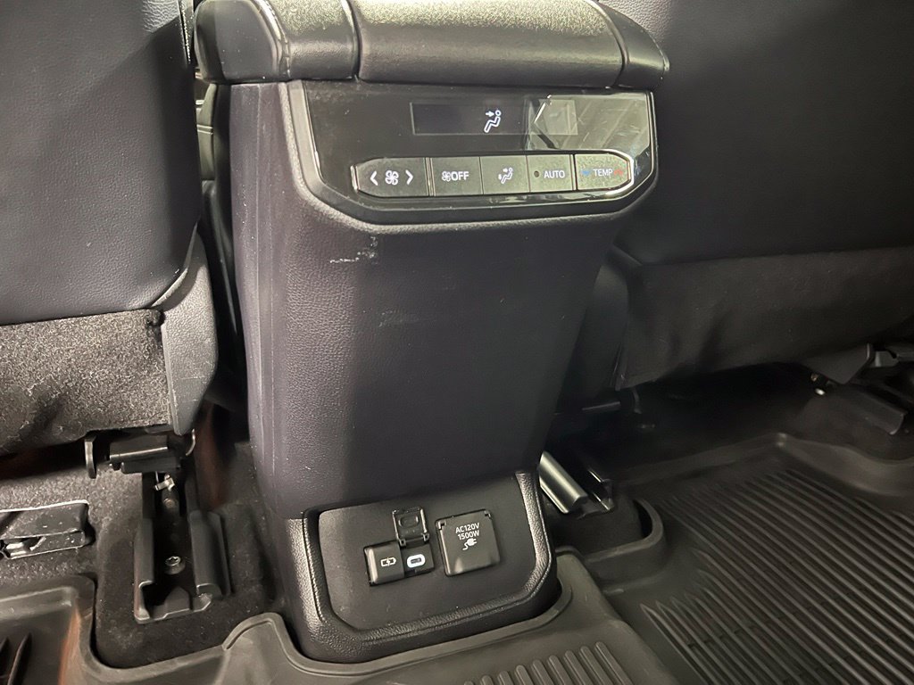 Used 2023 Toyota Highlander Limited AWD/4WD image 20