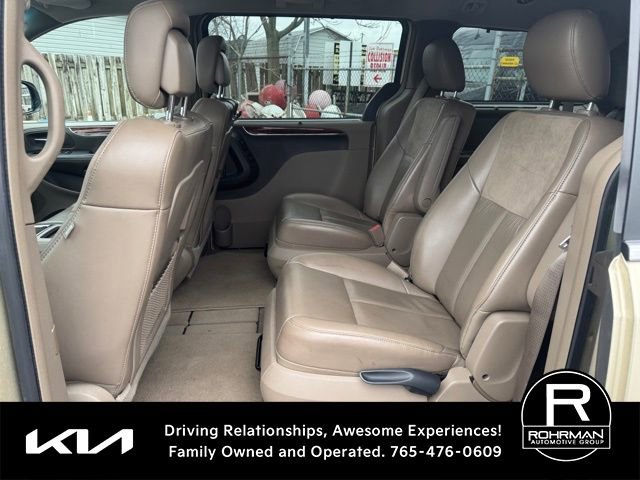 Used 2012 Chrysler Town & Country Limited w/ Luxury Group image 10