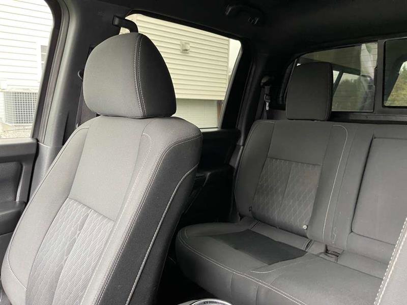 Used 2018 Nissan Titan SV w/ SV Convenience Package image 91