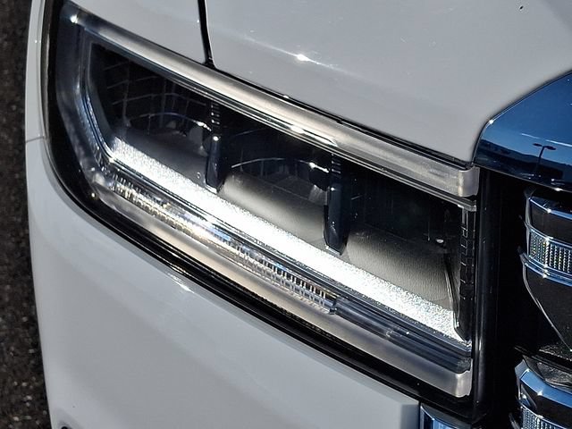 Used 2023 GMC Acadia SLE w/ Driver Convenience Package FWD image 9