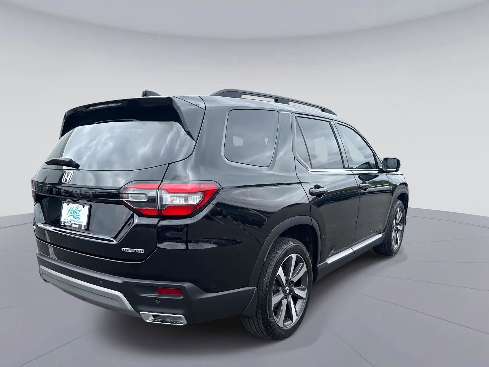 Certified 2023 Honda Pilot Touring image 4