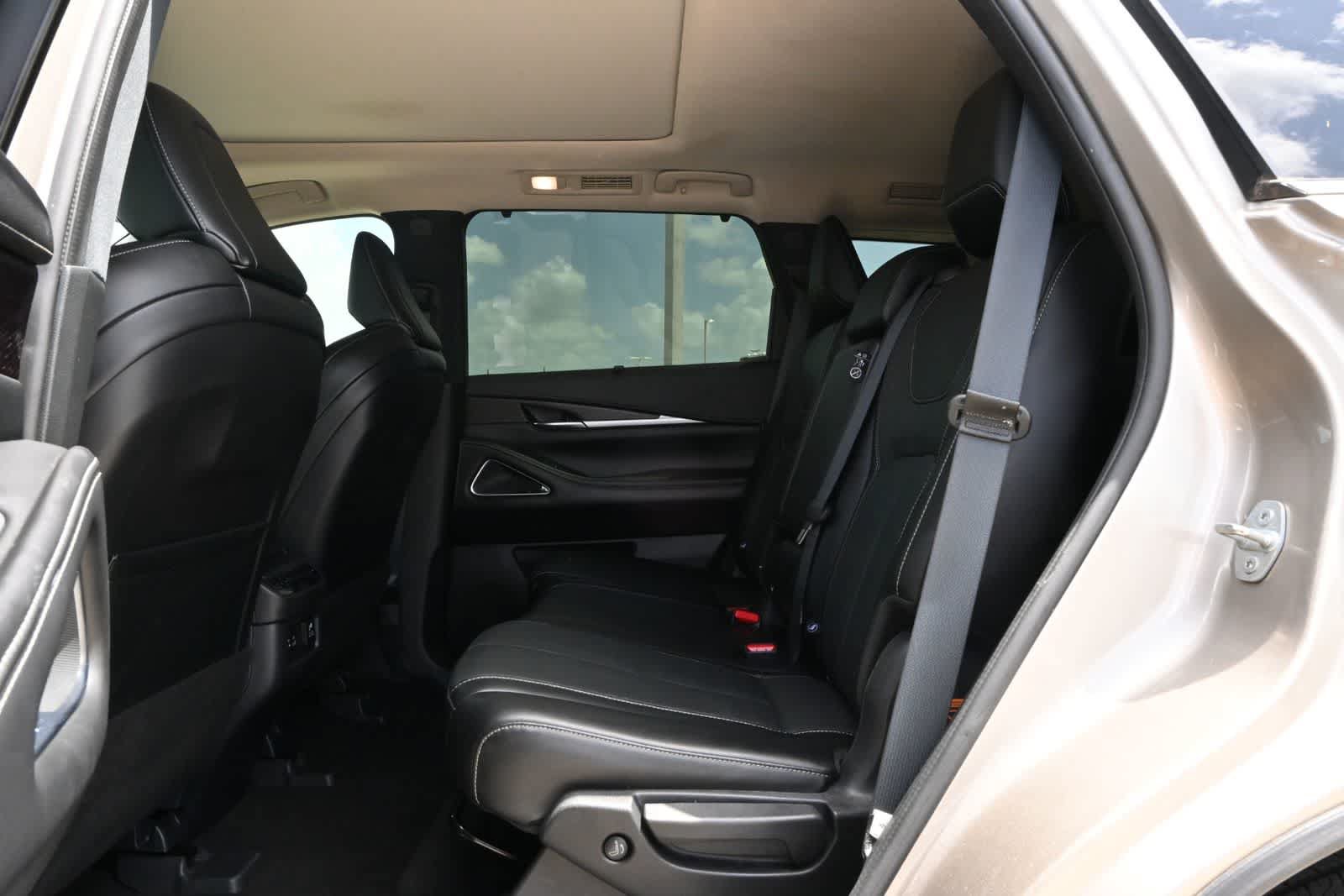 Used 2023 INFINITI QX60 Sensory w/ Cargo Package AWD/4WD image 18