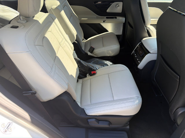 New 2027 Lincoln Aviator Reserve w/ Luxury Package RWD image 16