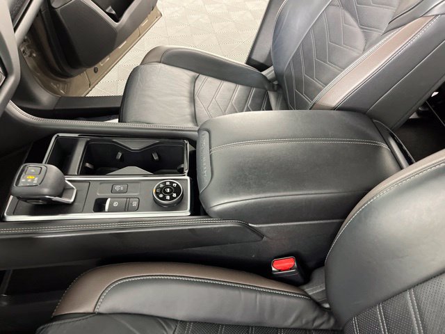 Used 2023 Nissan Pathfinder Platinum w/ Cargo Package AWD/4WD image 30