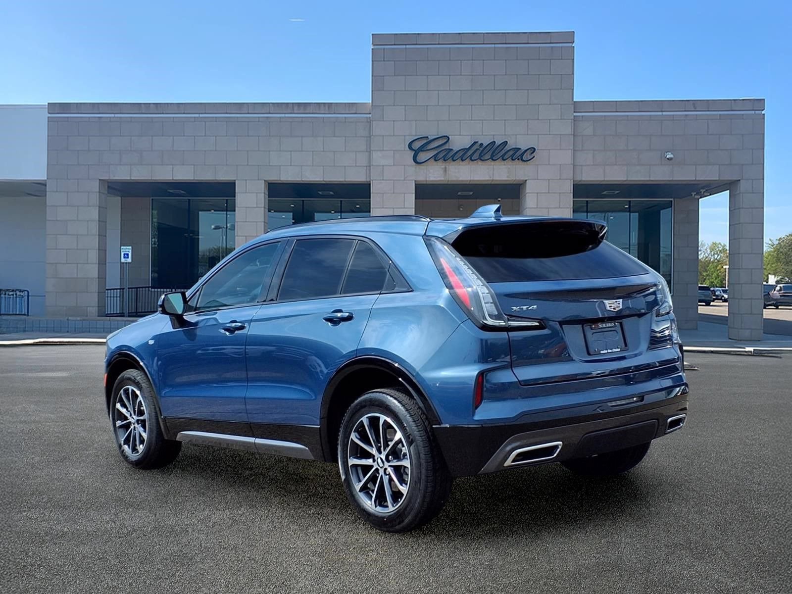 Used 2024 Cadillac XT4 Sport w/ LPO, Floor Liner Package FWD image 6