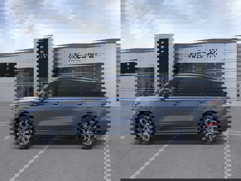 New 2026 Lincoln Aviator AWD image 3