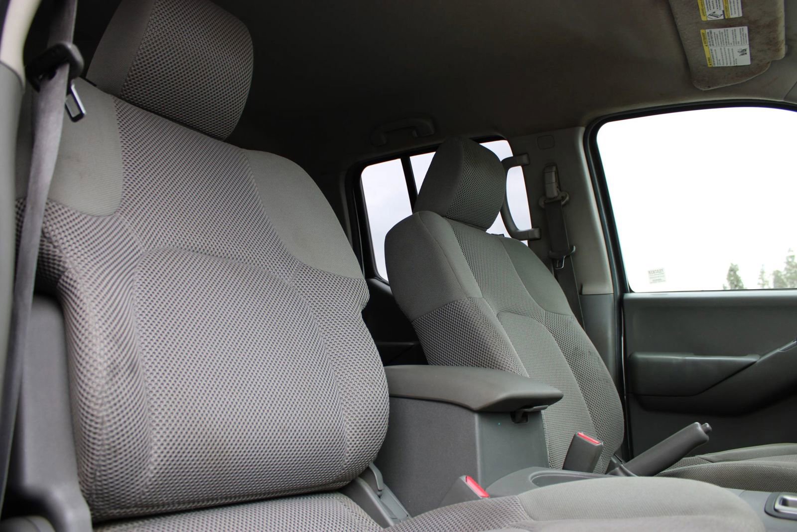 Used 2014 Nissan Frontier SV image 14