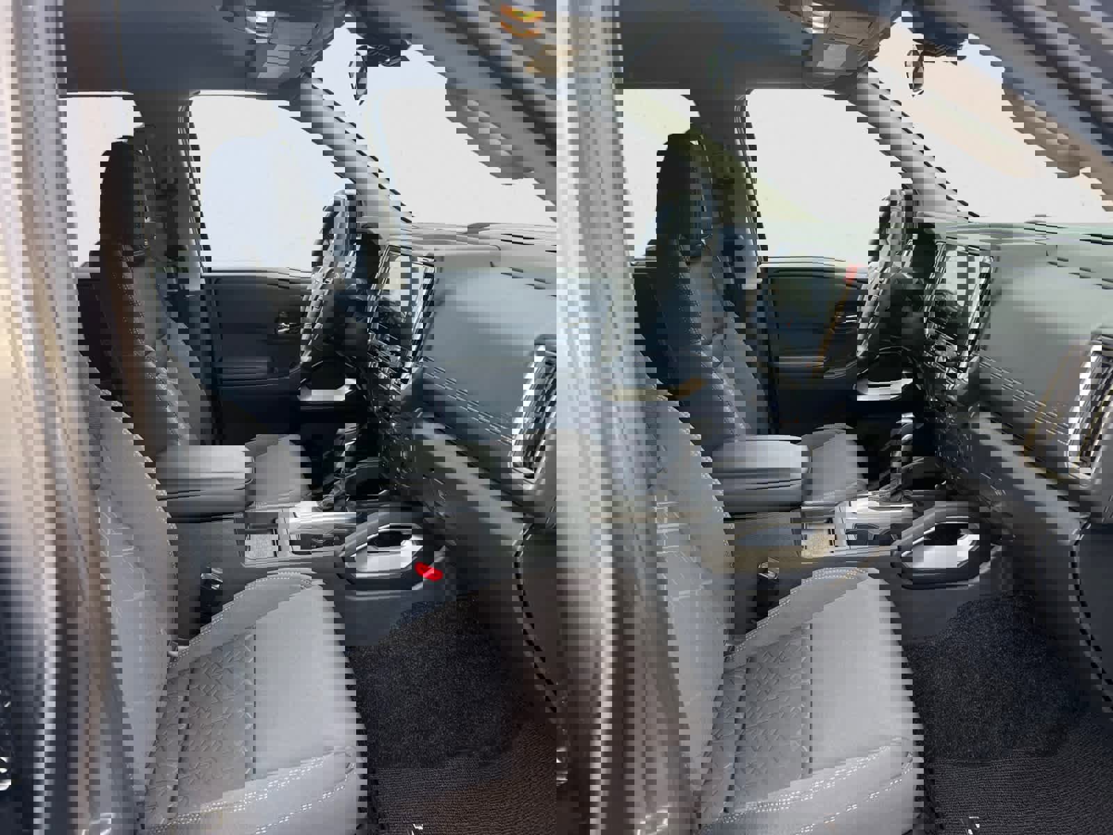 Certified 2025 Nissan Frontier SV w/ SV Convenience Package image 3