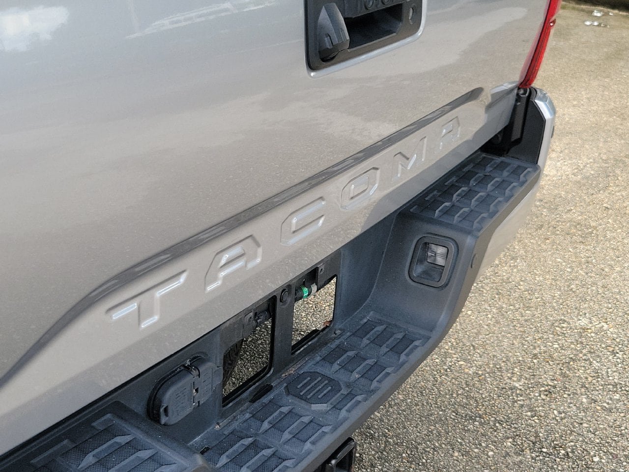Used 2019 Toyota Tacoma TRD Off-Road w/ Technology Package AWD/4WD image 6