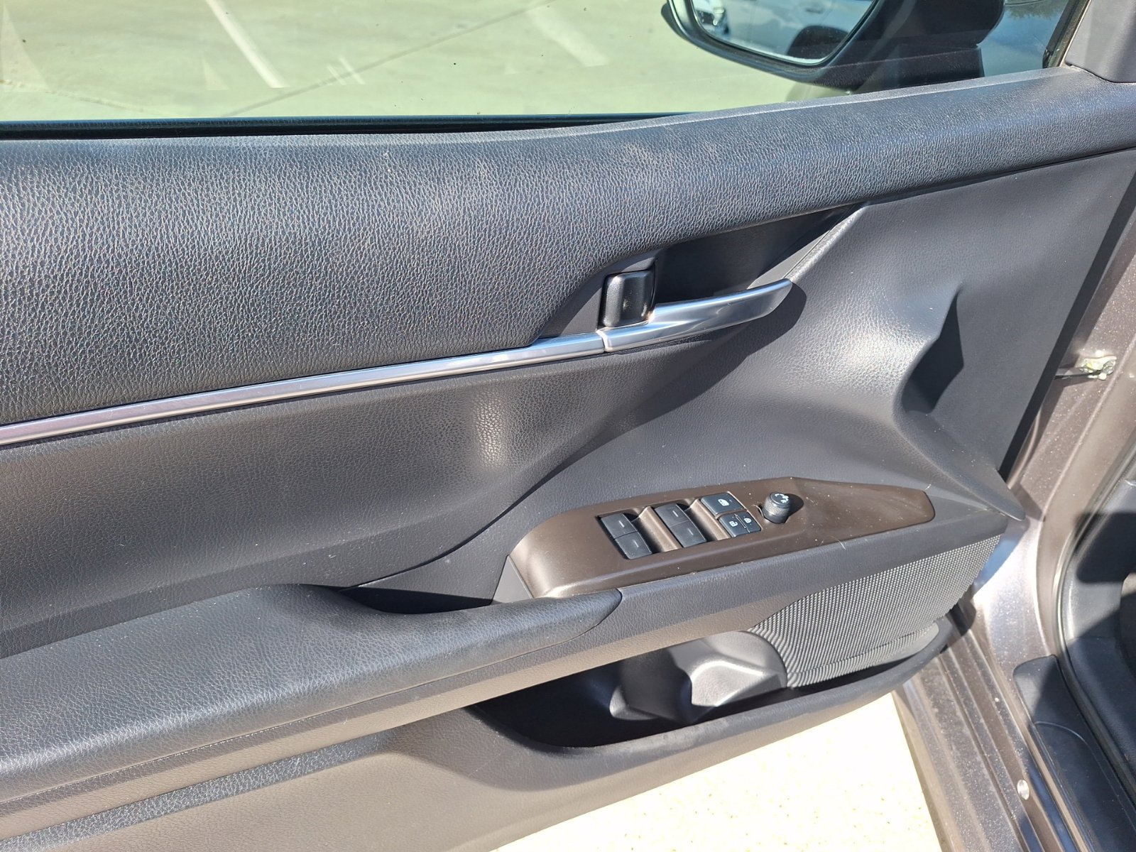 Used 2021 Toyota Camry SE FWD image 16
