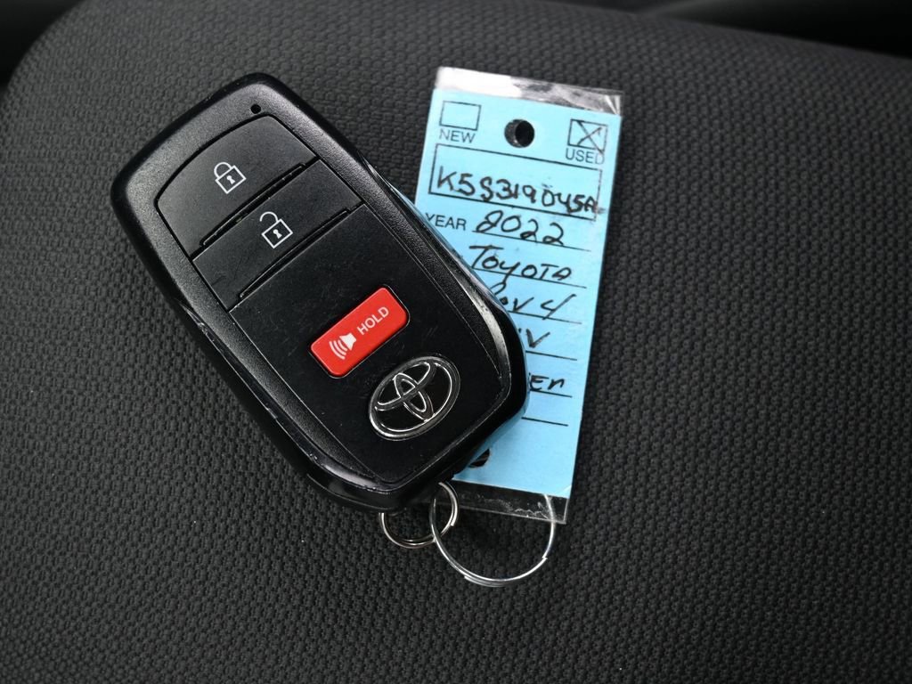 Used 2023 Toyota Corolla Cross LE image 17