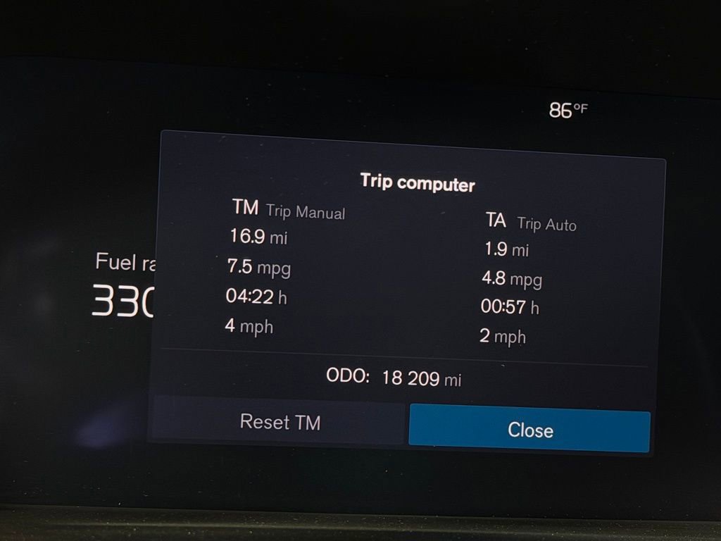 Used 2025 Volvo V60 B5 Cross Country Plus image 18