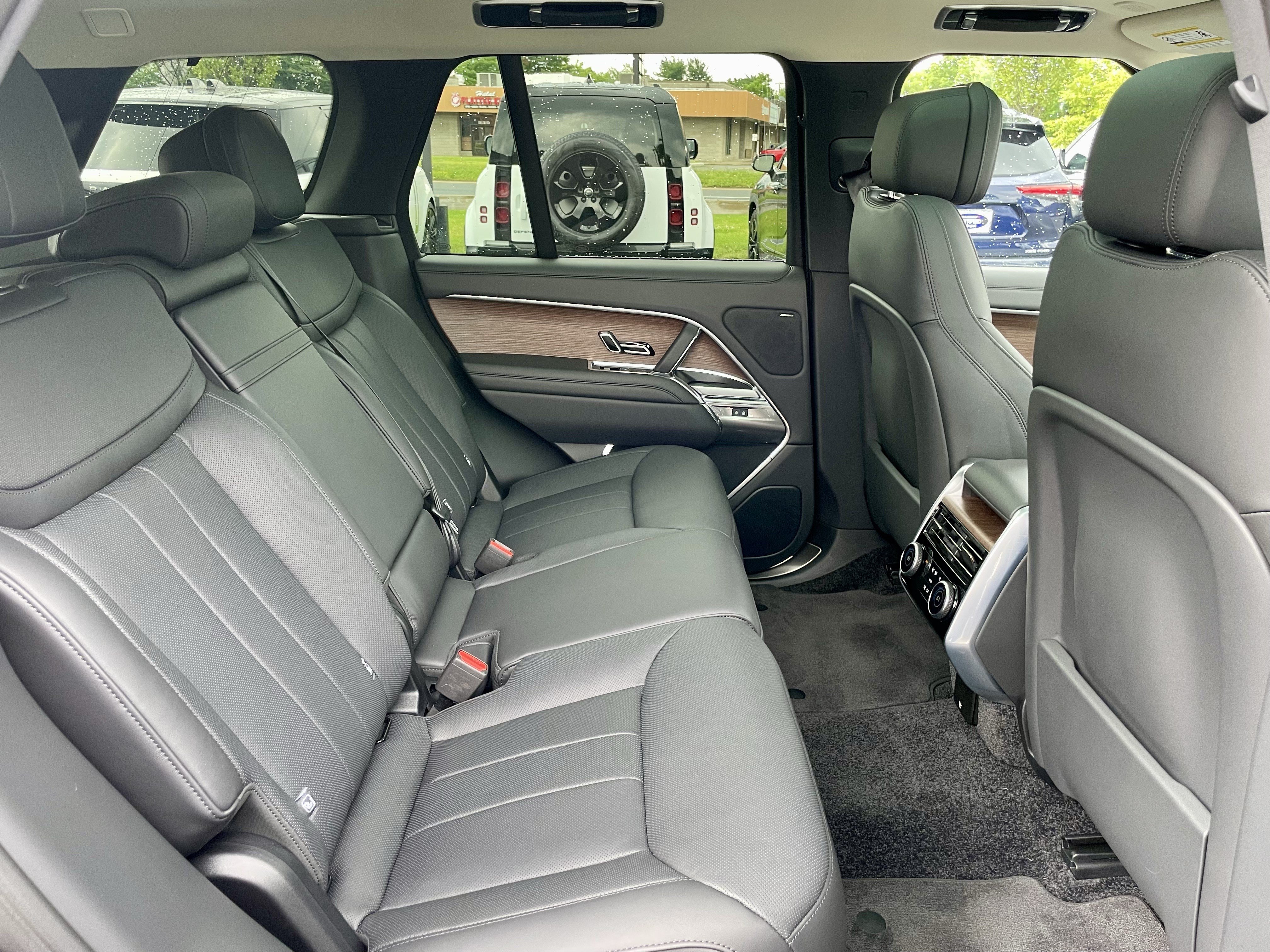 Used 2025 Land Rover Range Rover SE AWD/4WD image 31
