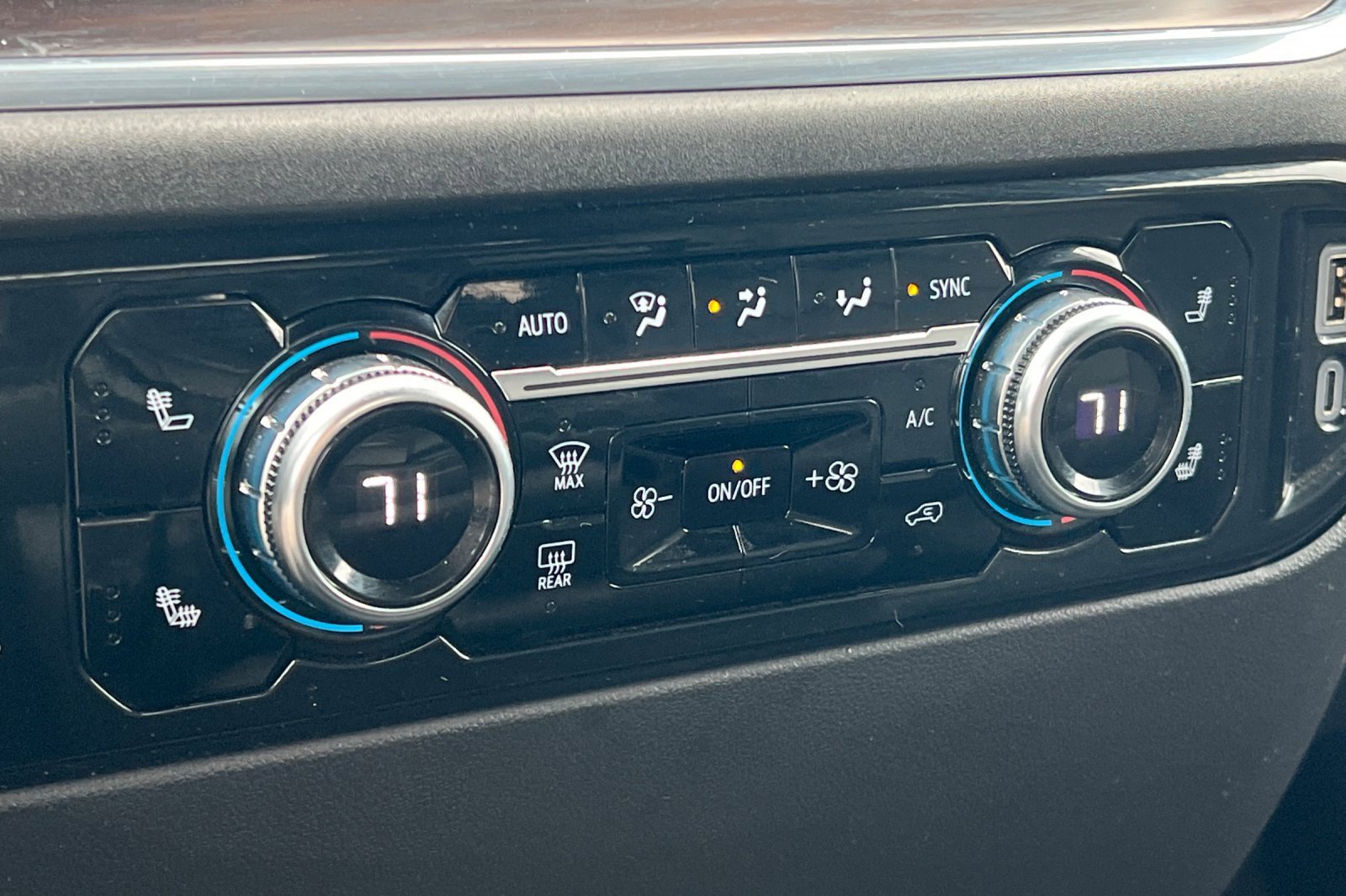 Used 2024 GMC Sierra 1500 SLT image 27