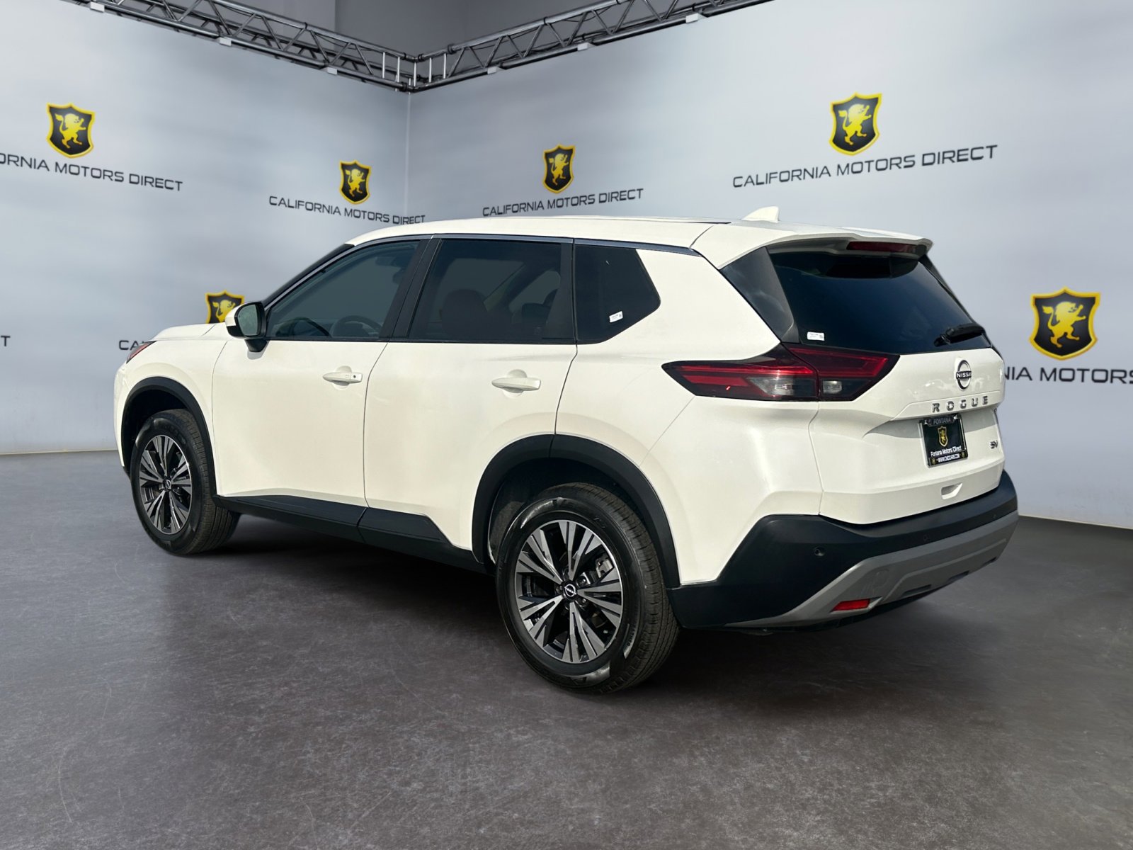 Used 2023 Nissan Rogue SV image 3