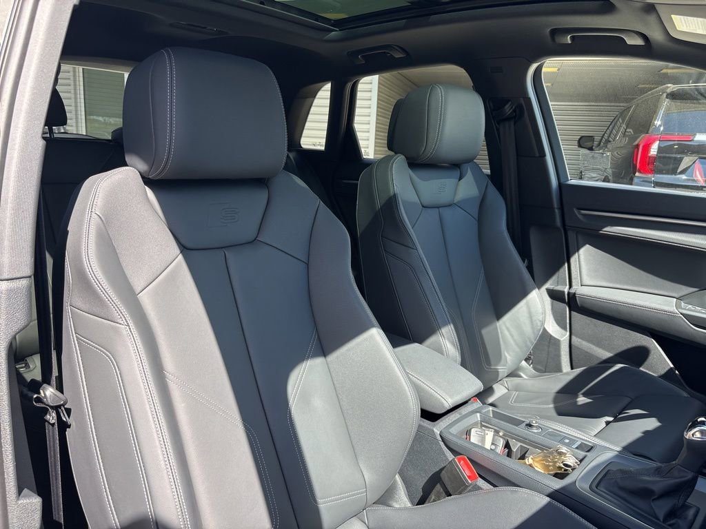 Used 2025 Audi Q3 2.0T Premium w/ Convenience Package image 16