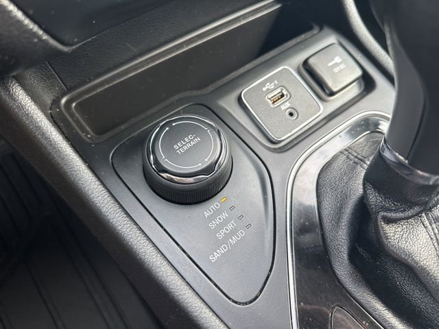 Used 2019 Jeep Cherokee Limited image 30