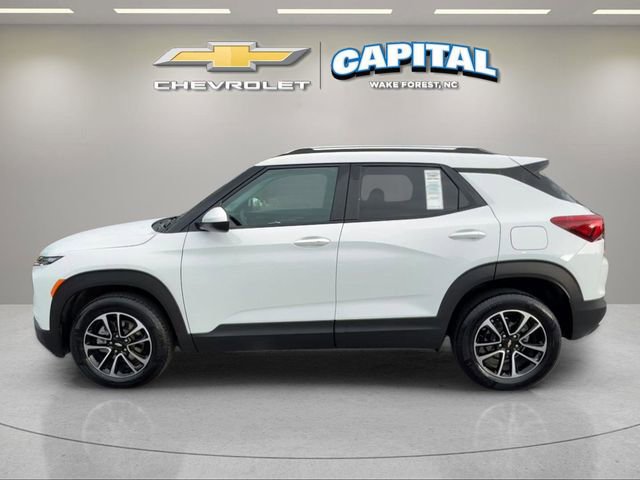 Used 2025 Chevrolet TrailBlazer LT AWD/4WD image 2