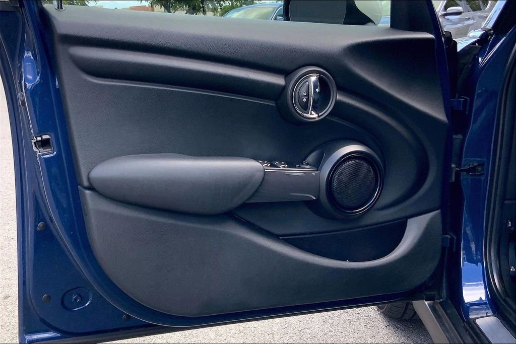 Used 2018 MINI Cooper 4-Door Hardtop image 22