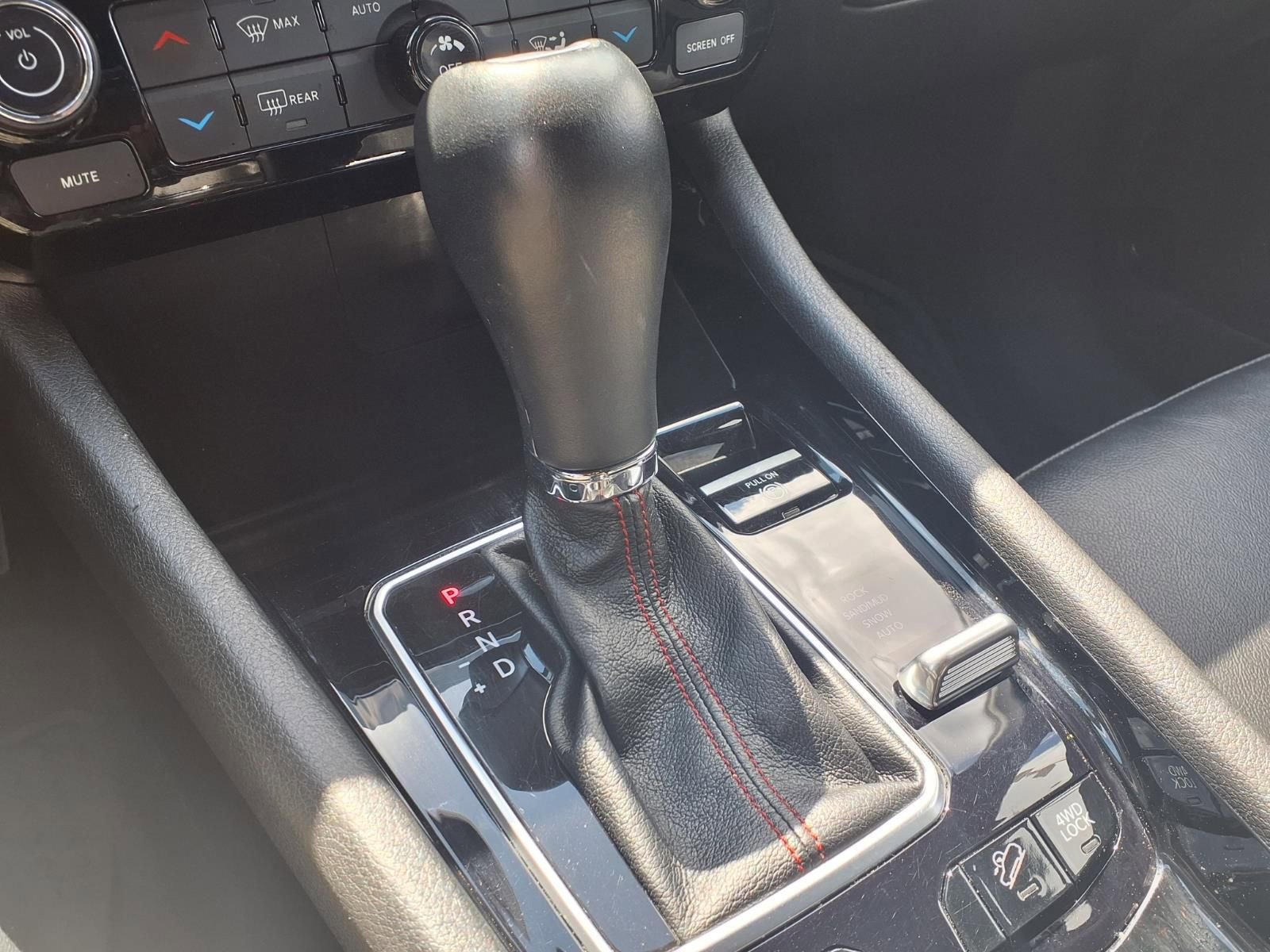 Used 2025 Jeep Compass Trailhawk image 10