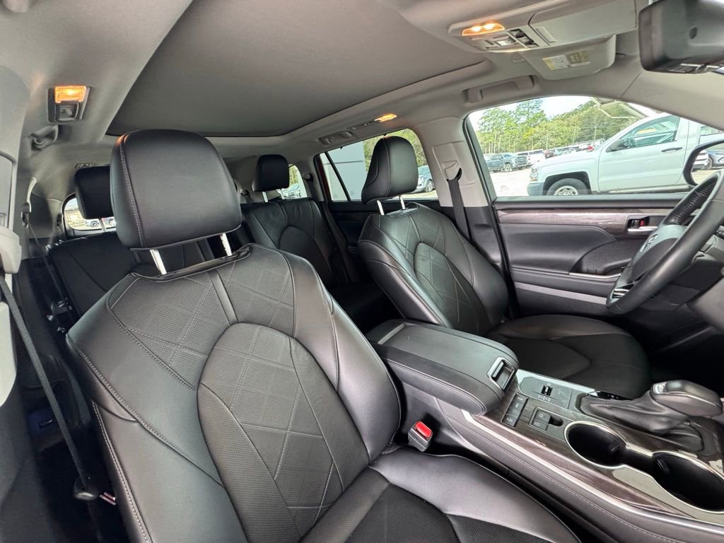 Used 2022 Toyota Highlander Platinum image 17