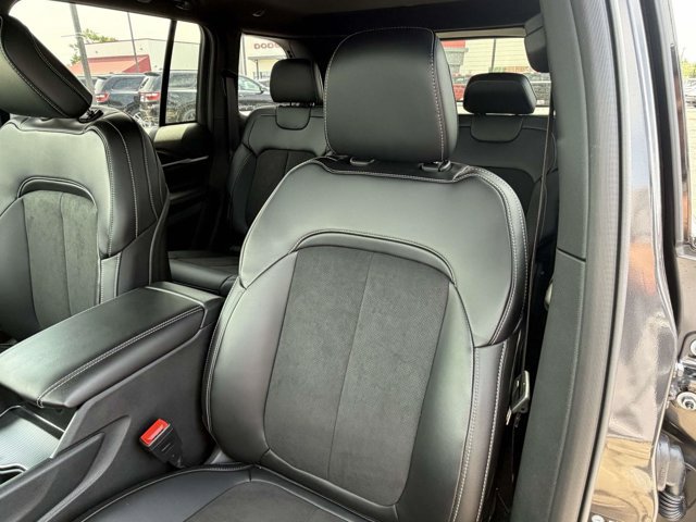 New 2026 Jeep Grand Cherokee Altitude AWD/4WD image 23