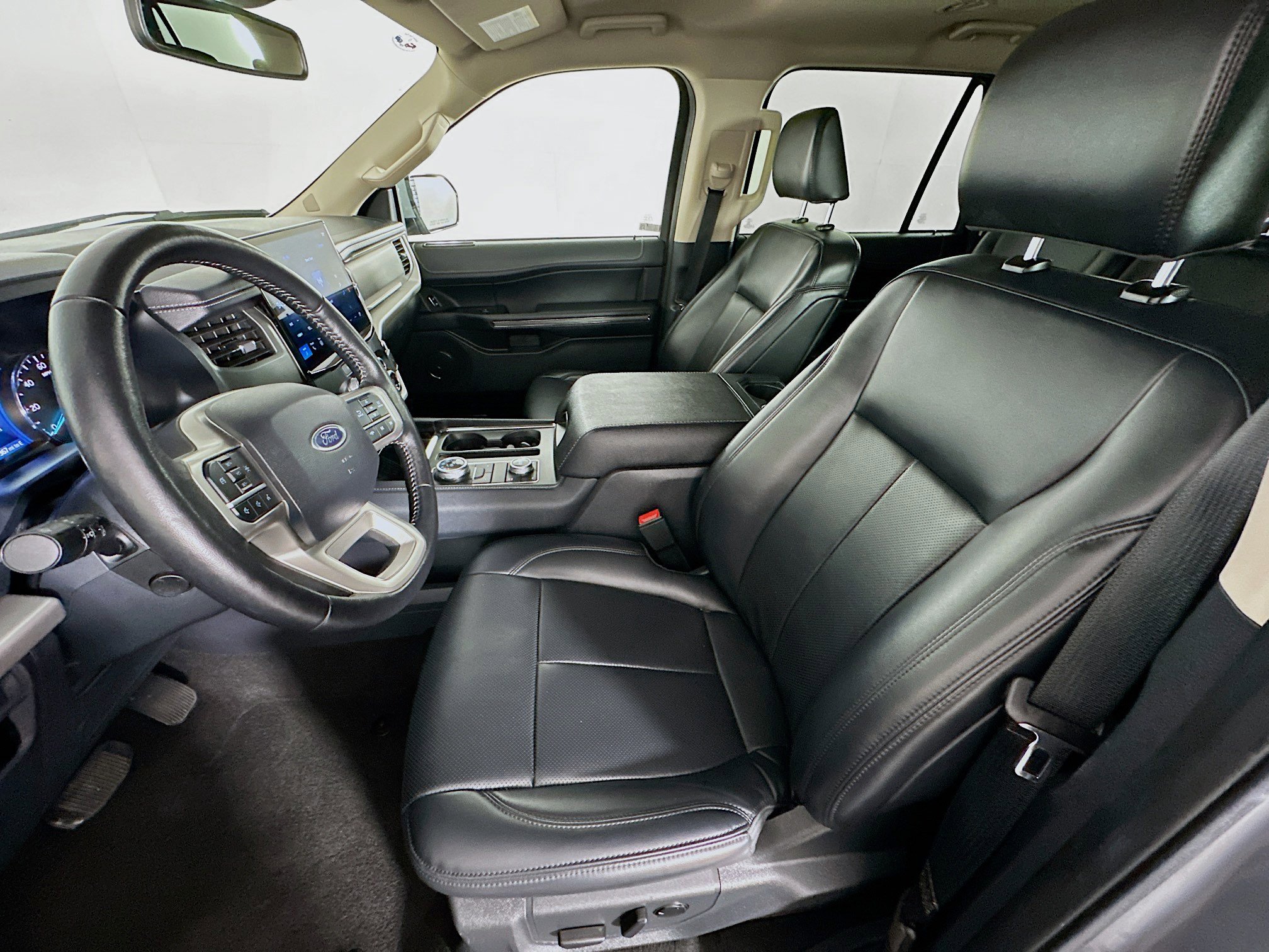 Used 2024 Ford Expedition Max XLT image 13