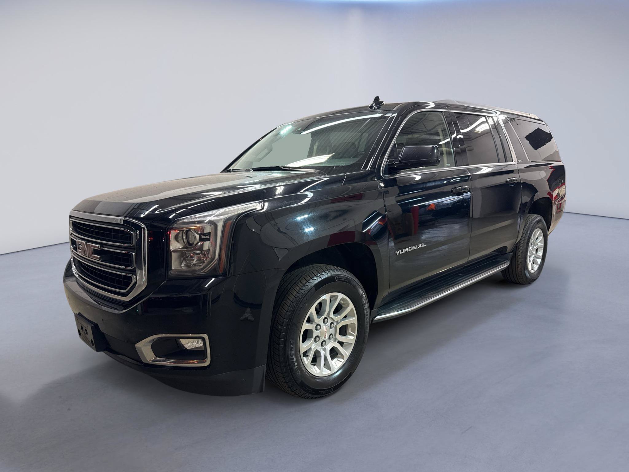 Used 2019 GMC Yukon XL SLT w/ Open Road Package AWD/4WD image 3