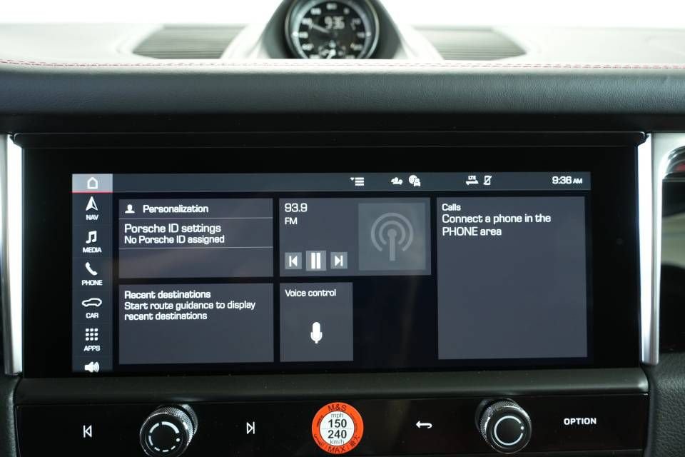 Certified 2025 Porsche Macan AWD/4WD image 17