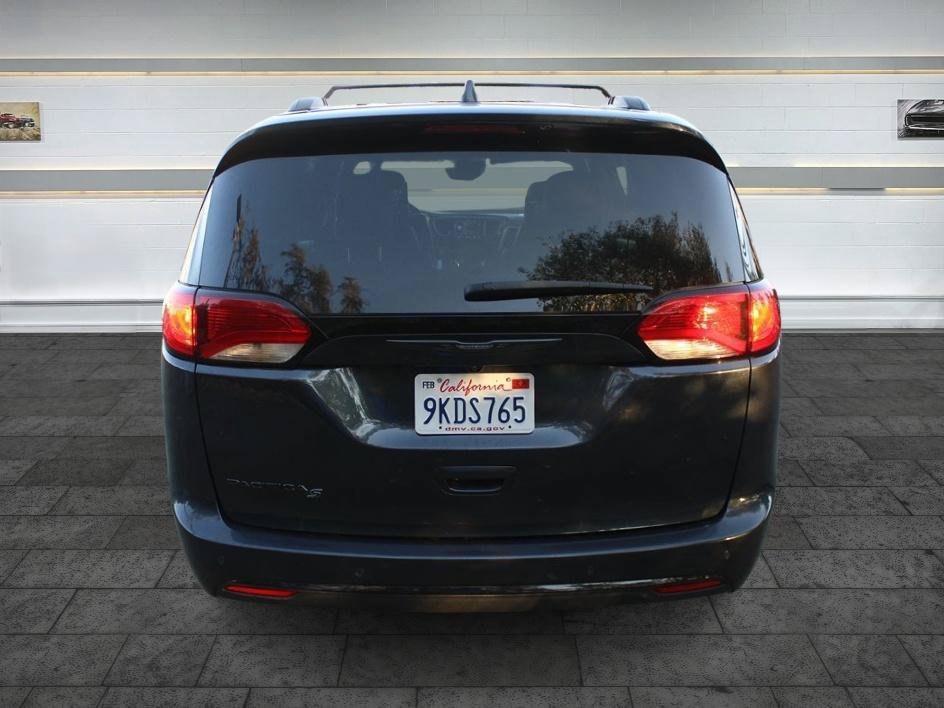 Used 2020 Chrysler Pacifica Touring-L Plus w/ Advanced Safetytec Group FWD image 6