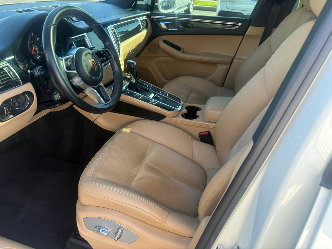 Used 2018 Porsche Macan image 16
