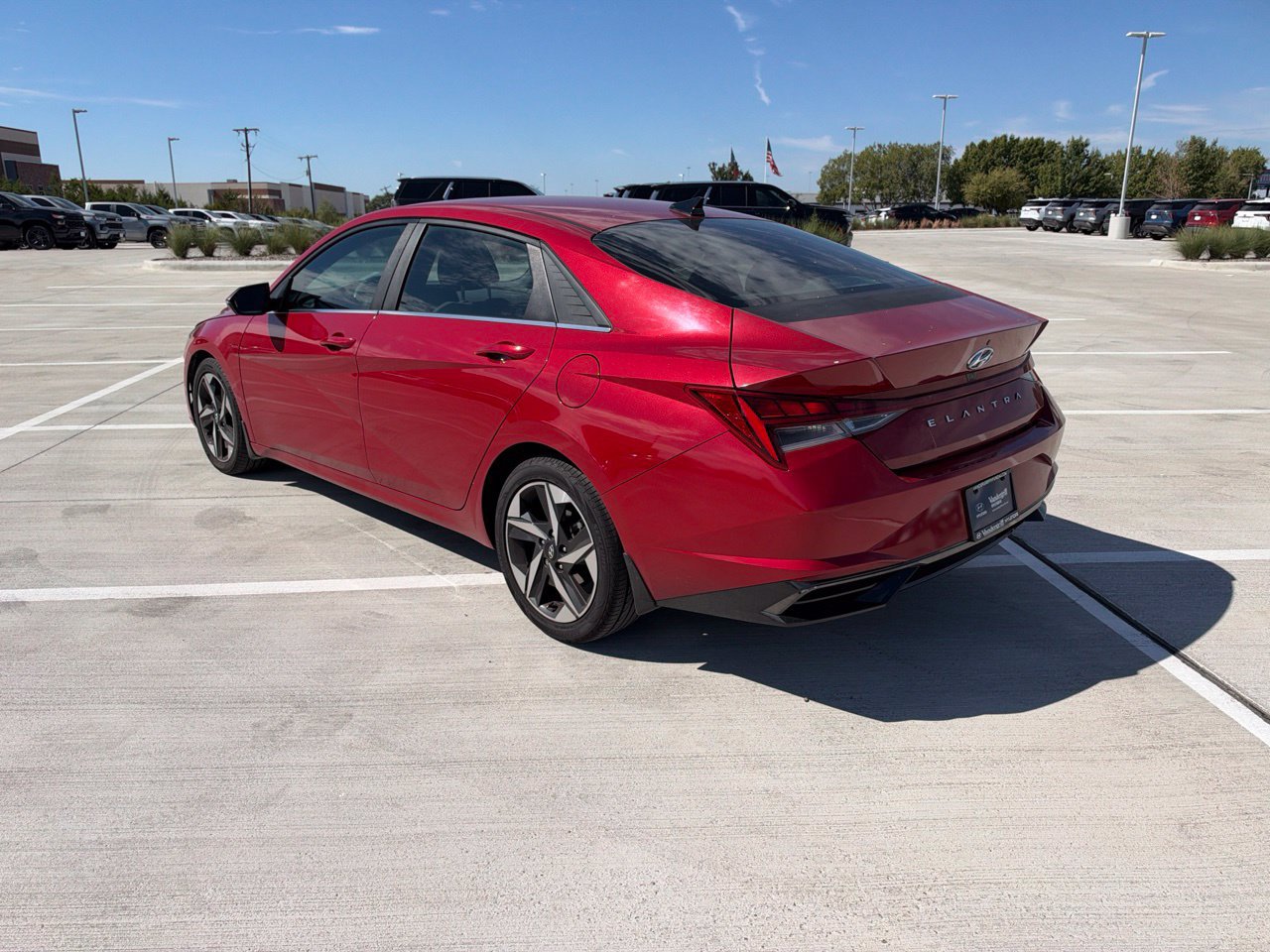 Used 2022 Hyundai Elantra SEL w/ Convenience + Premium Package FWD image 4