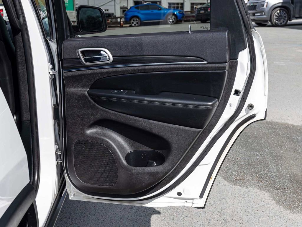 Used 2019 Jeep Grand Cherokee Limited AWD/4WD image 15