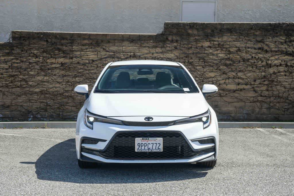 Used 2025 Toyota Corolla SE image 2