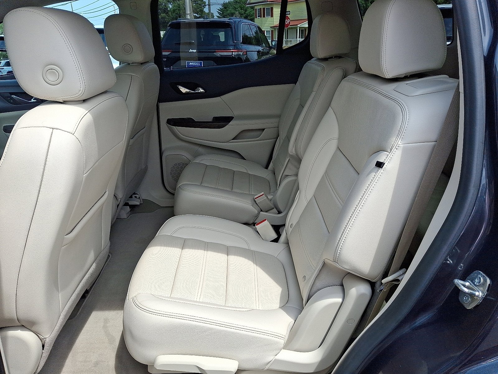 Used 2021 GMC Acadia Denali FWD image 10