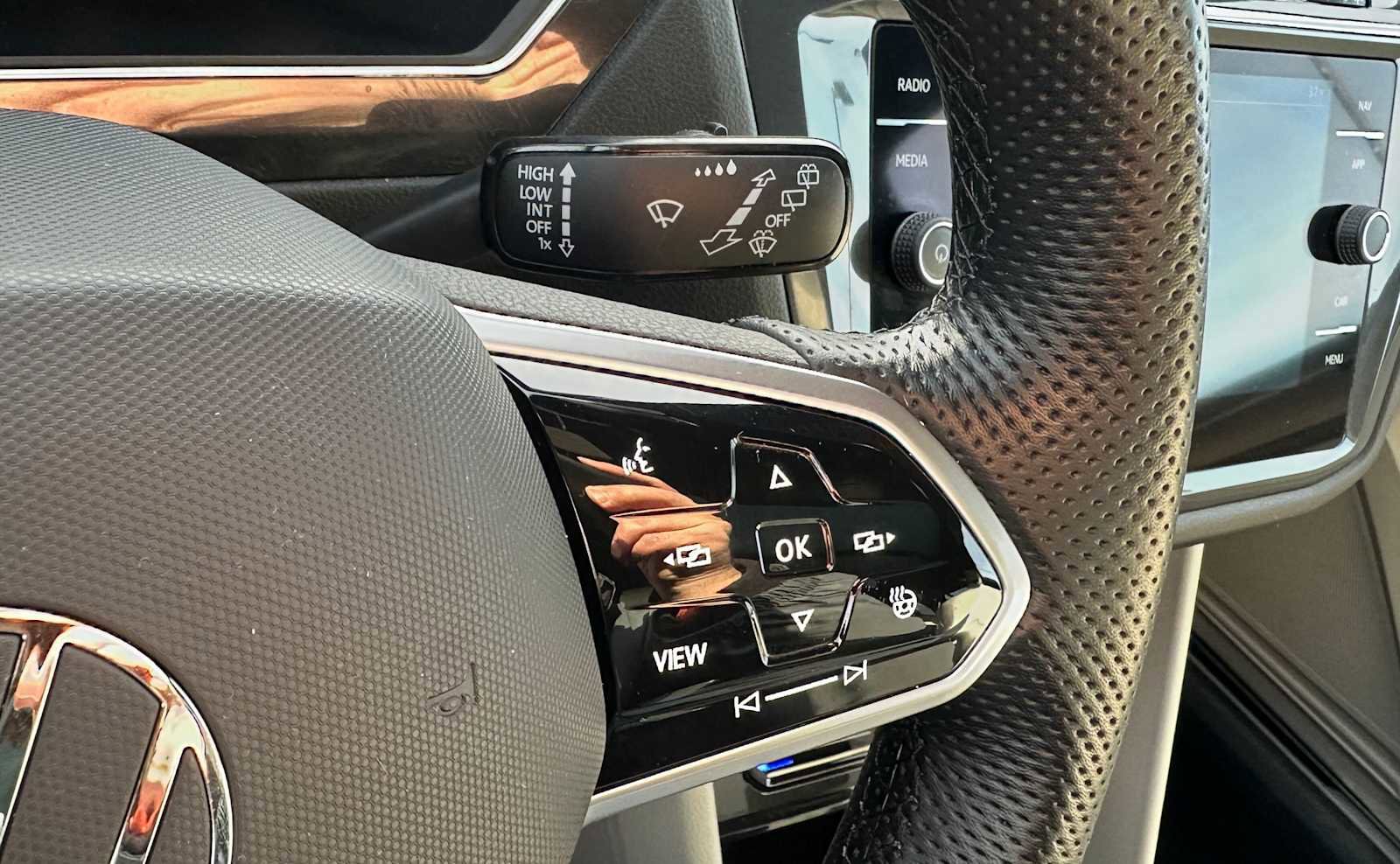 Used 2022 Volkswagen Tiguan SEL R-Line image 34