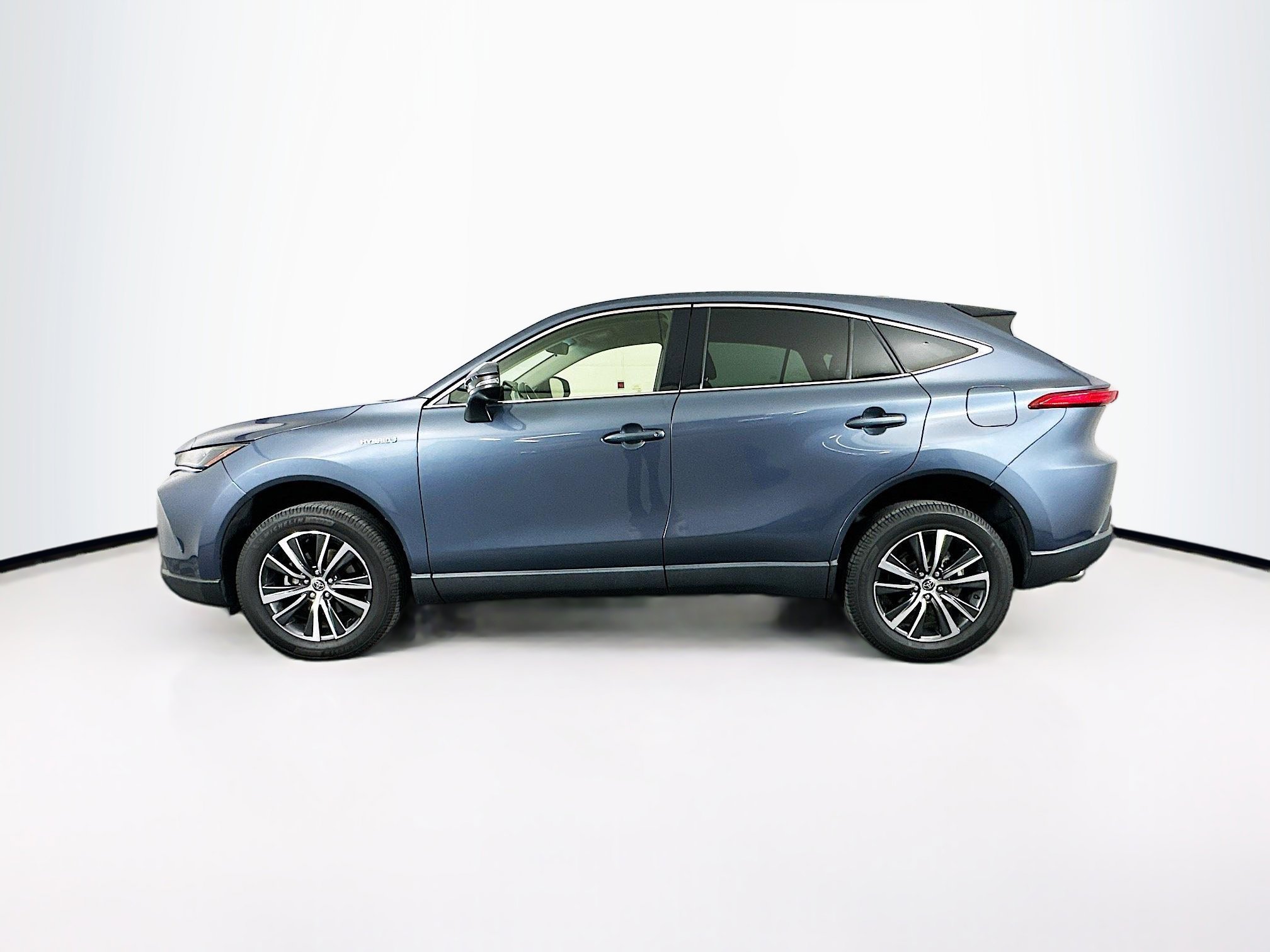 Used 2021 Toyota Venza LE w/ Carpet Mat Package (TMS) AWD/4WD image 4