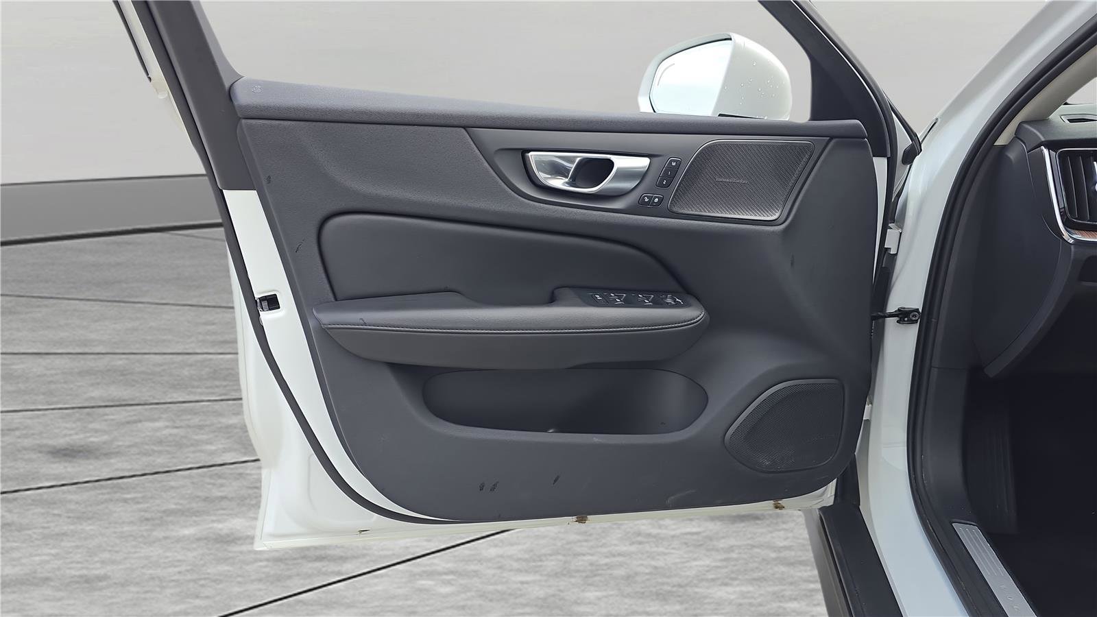 Used 2025 Volvo V60 B5 Cross Country Plus AWD/4WD image 25