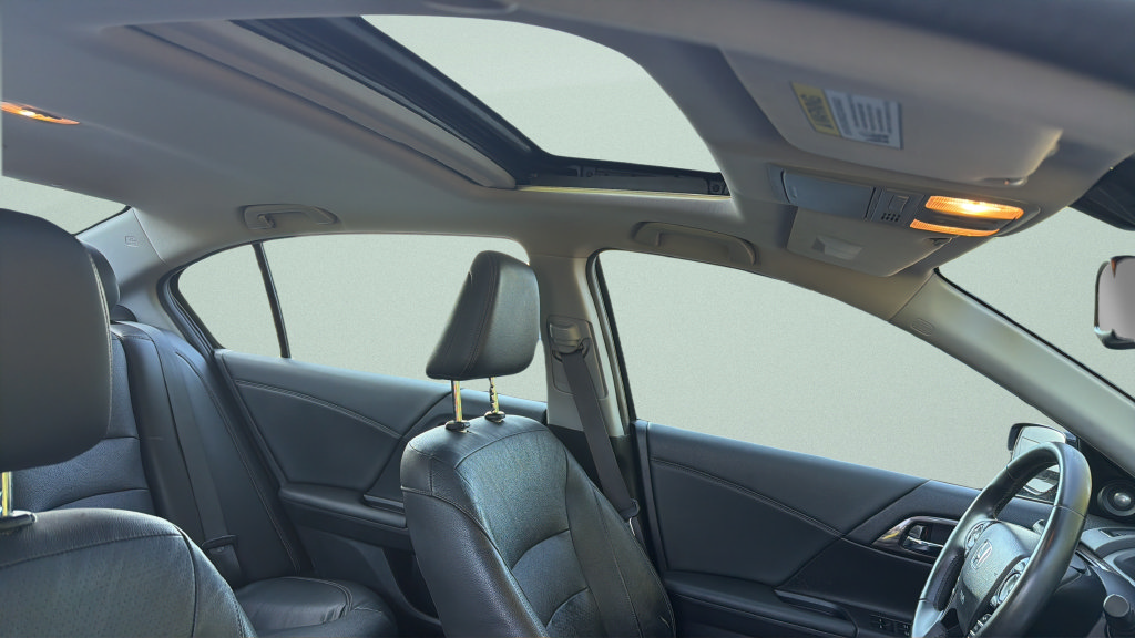 Used 2016 Honda Accord Touring image 36