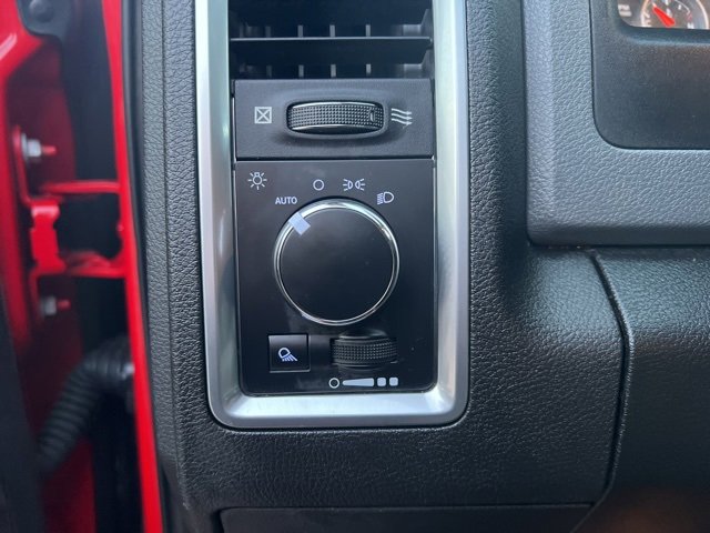 Used 2019 RAM 1500 Classic SLT image 25