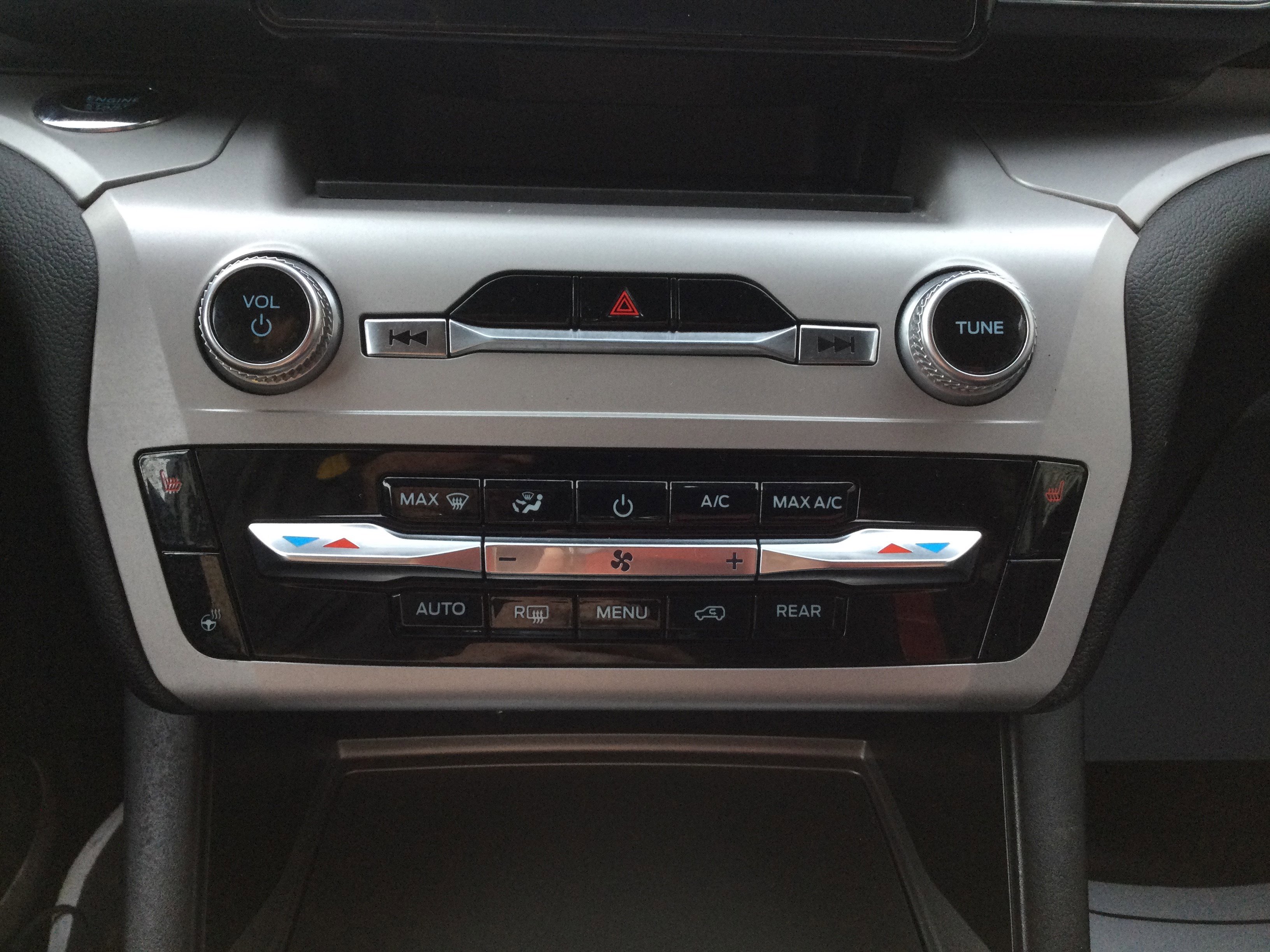 Used 2023 Ford Explorer XLT w/ Equipment Group 202A image 13