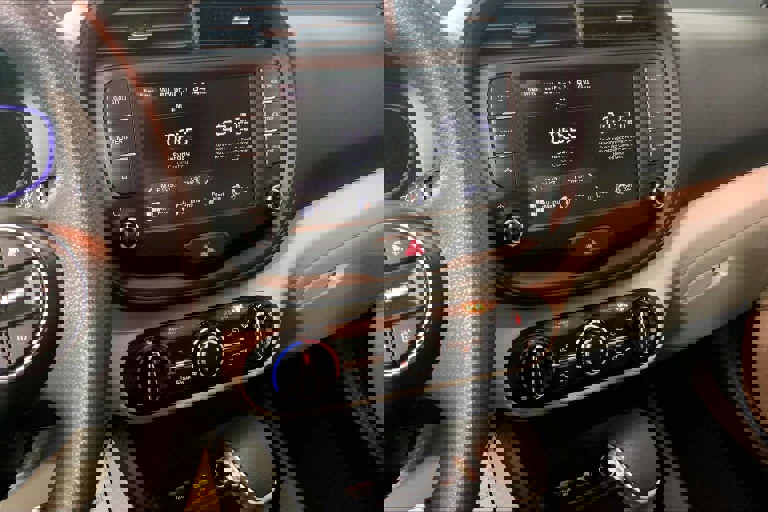 Used 2025 Kia Soul LX FWD image 6