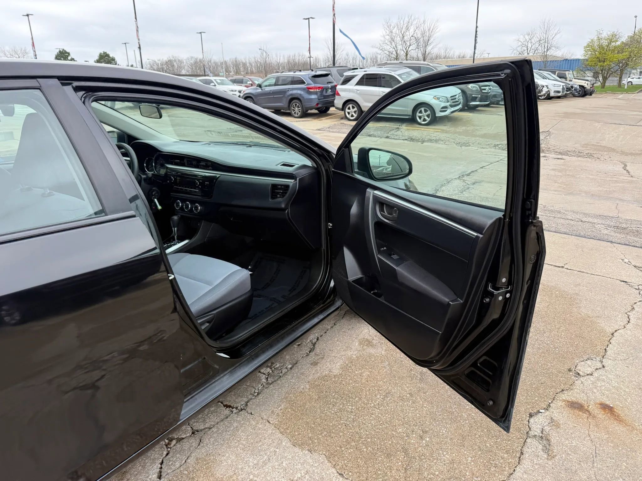 Used 2014 Toyota Corolla L FWD image 21