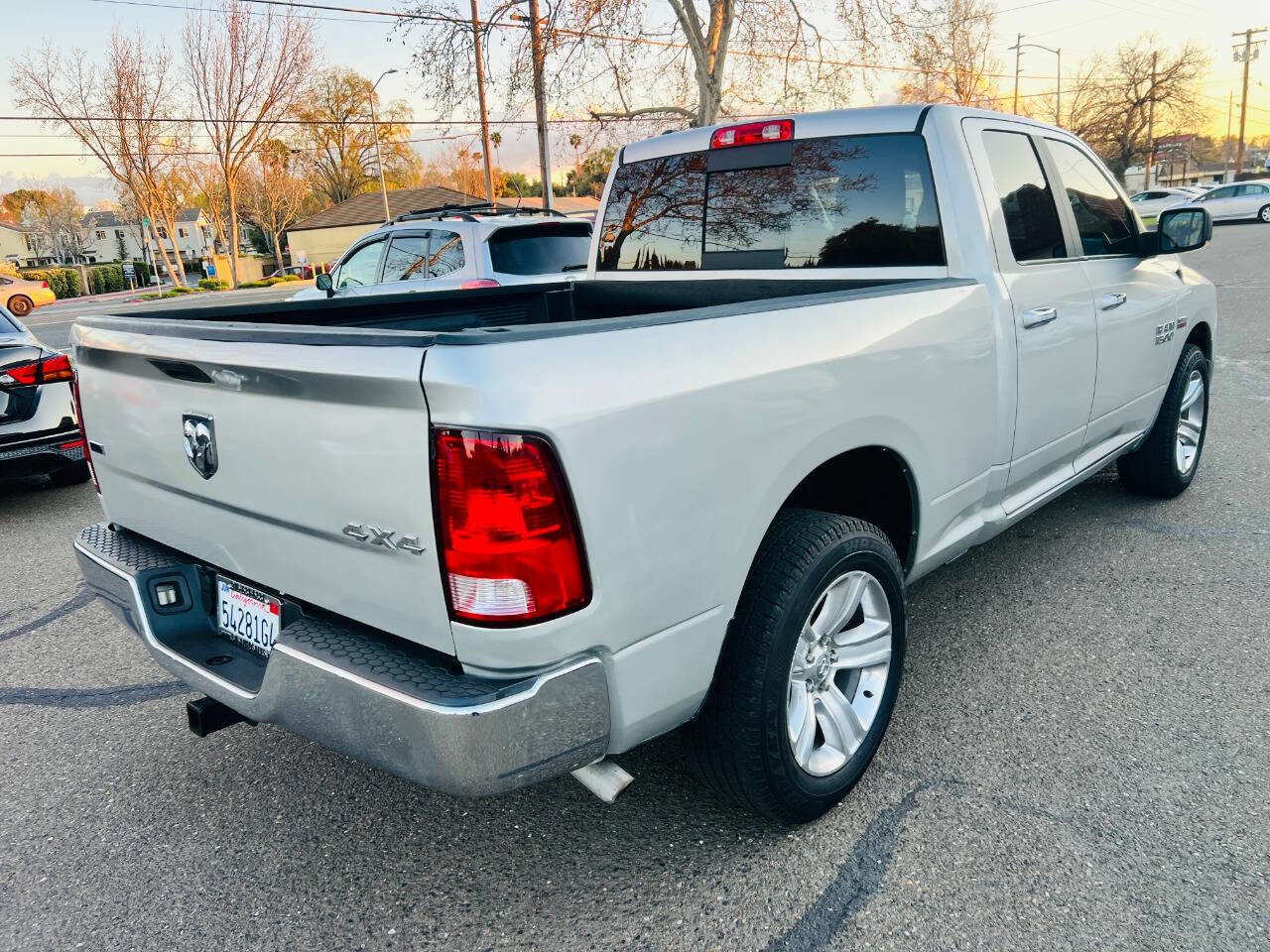 Used 2018 RAM 1500 Classic SLT AWD/4WD image 3